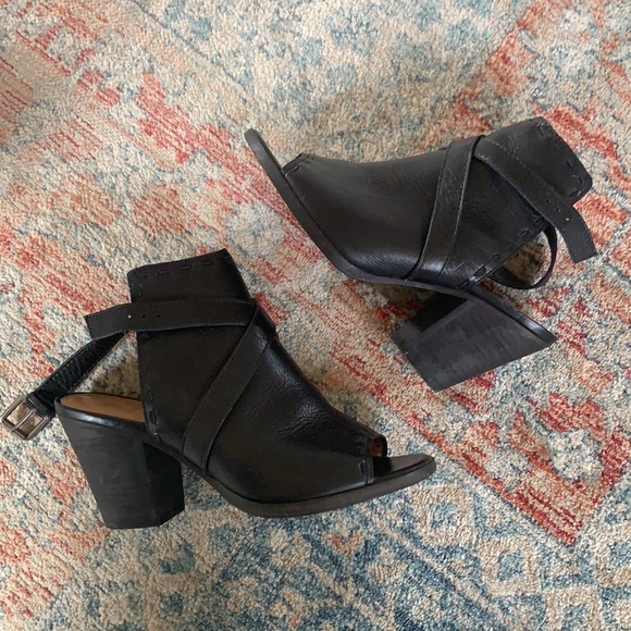 Frye Women’s Dani Pickstitch Shield Heeled Sandals - Picture 2 of 9